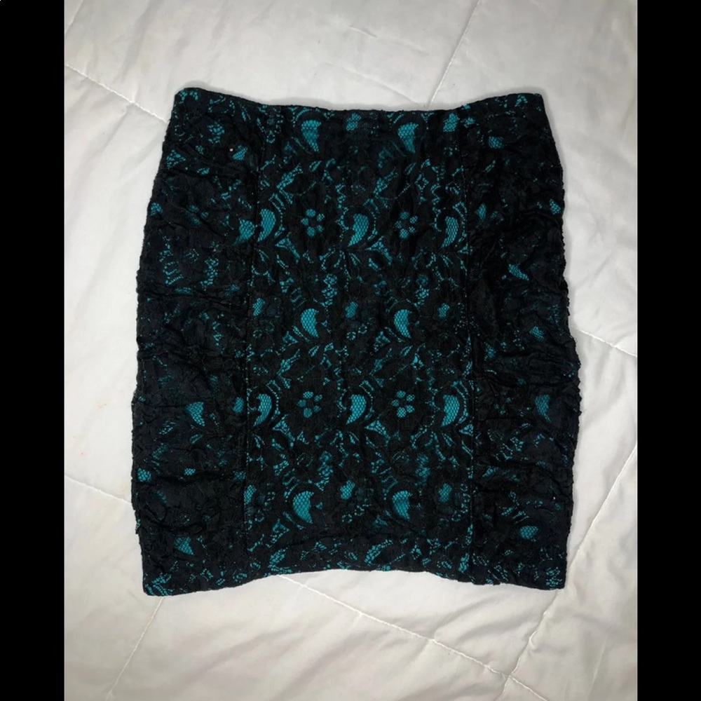 Fitted skirt
